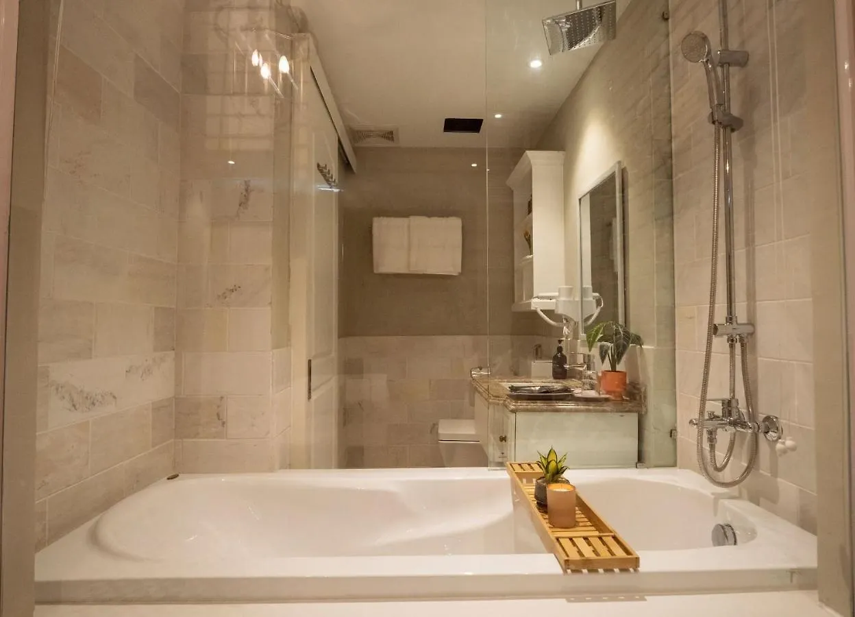 Celine Living - Central Ho Chi Minh City Aparthotel
