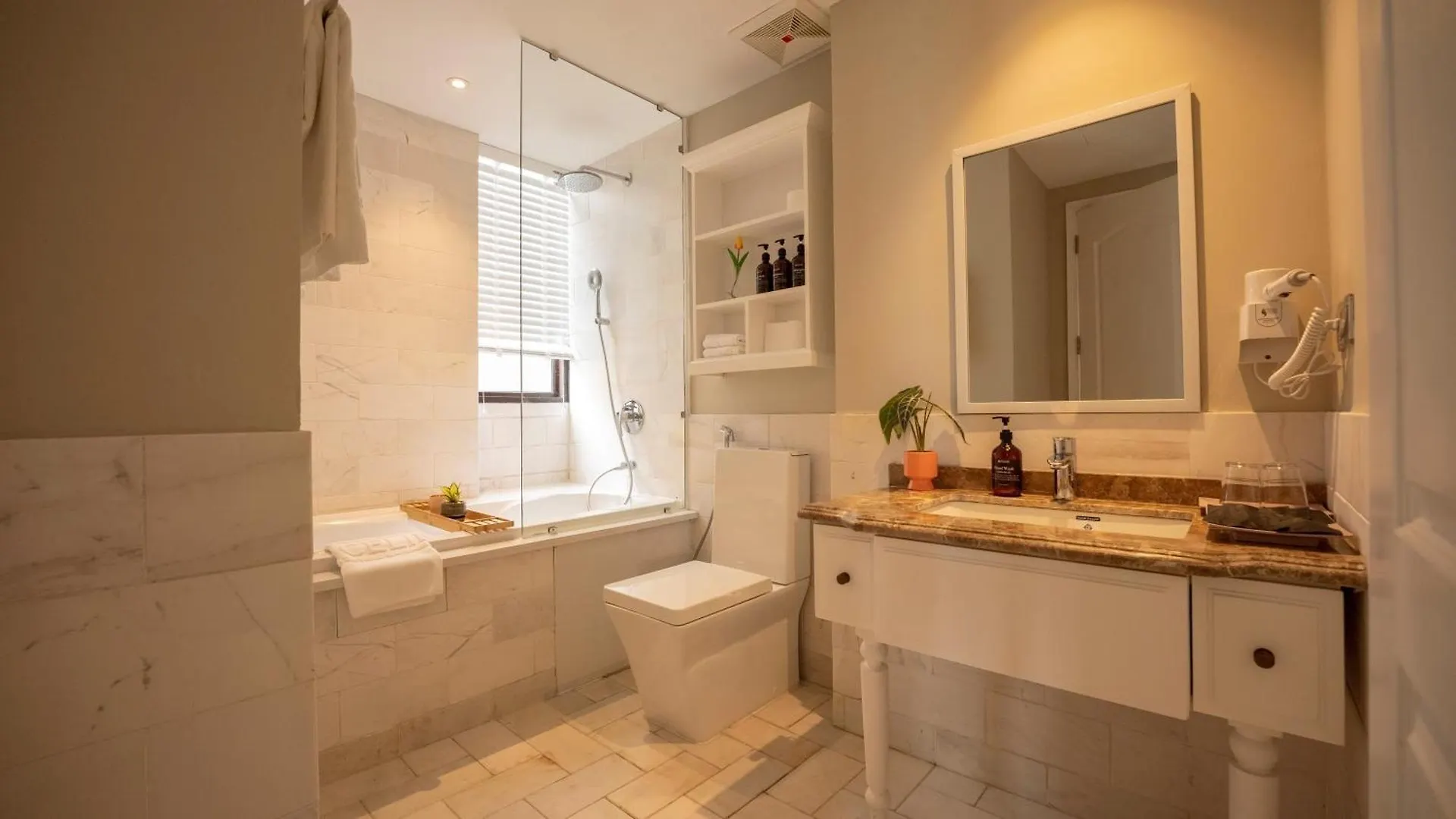 Aparthotel Celine Living - Central Ho Chi Minh City